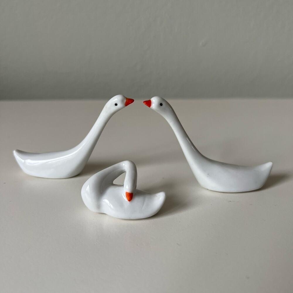 Vintage Elegant Little White Geese/Swan figurines. Set of 3